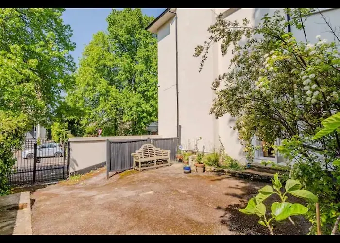 Hideaway In Highgate Village